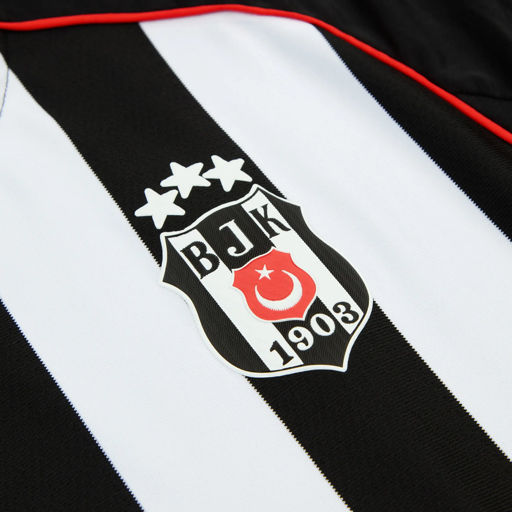 2025-26 Beşiktaş JK 2a Equipación